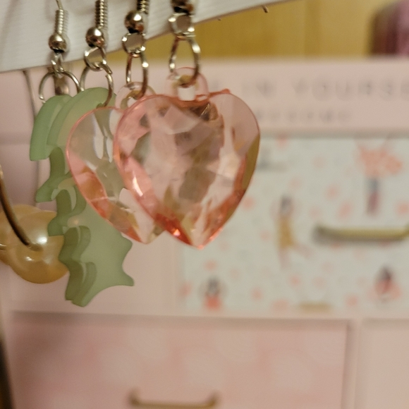 6 pair fun fashion earrings - Picture 2 of 5